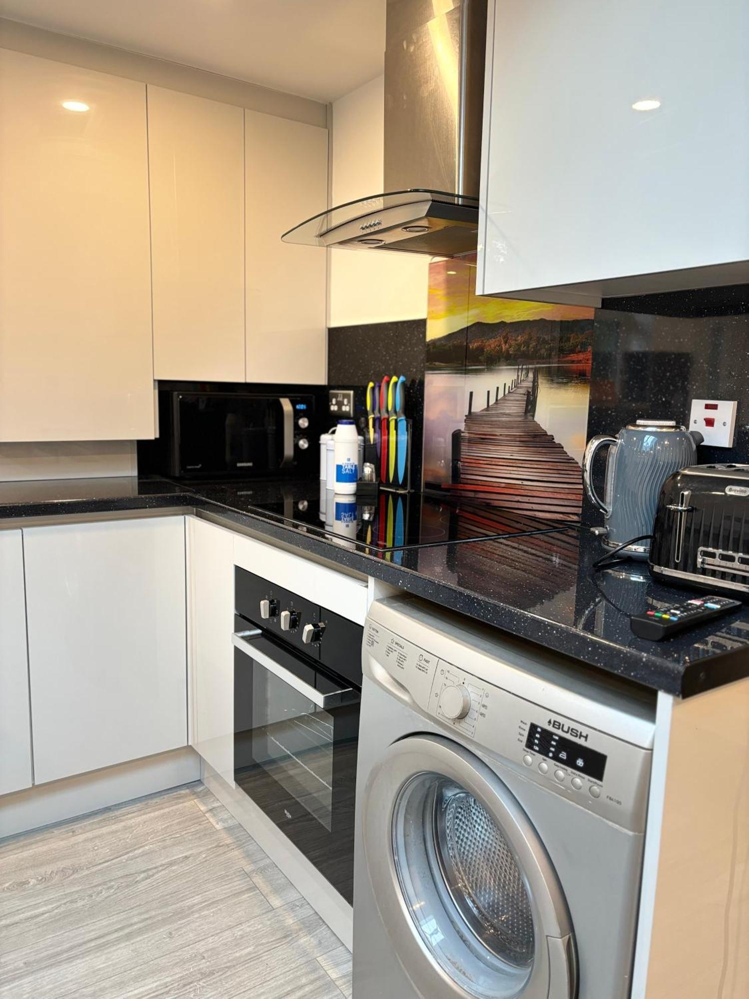 Newly Build 2Br Property With Free Parking High Wycombe Exterior photo